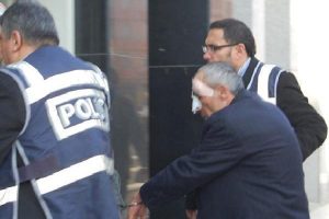 "K&uuml;f&uuml;r etti bı&ccedil;akladım"