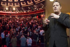 Eddie Izzard şovuna metroyla geldi