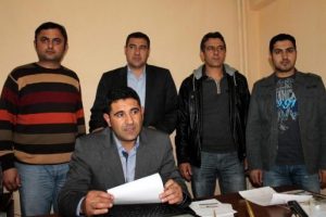 &Uuml;&ccedil; &ouml;ğretmene polisten meydan dayağı