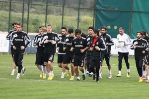 Beşiktaş,Bursaspor ma&ccedil;ı hazırlıklarını s&uuml;rd&uuml;r&uuml;yor