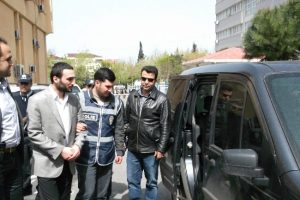 Tutuklanan zanlıya polisten nasihat