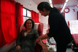 Kadın esnaflardan kan bağışı