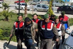 Jandarma ka&ccedil;ak&ccedil;ılara g&ouml;z a&ccedil;tırmıyor