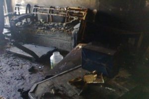 İki &ccedil;ocuk yanmaktan son anda kurtarıldı