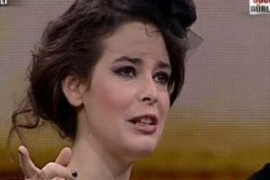 Pelin Batu'ya su&ccedil; duyurusu