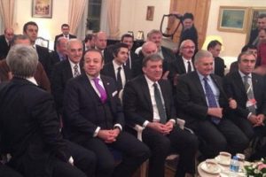 Cuhmurbaşkanı G&uuml;l ve bakanların ma&ccedil; keyfi