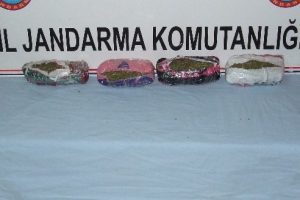 Yolcu otob&uuml;s&uuml;nde kubar esrar ele ge&ccedil;irildi