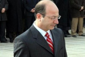 "Sorun bakalım niye dinlettim?"