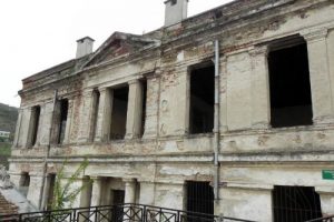 Tarihi Taş Mektep, 3 milyon liraya satılacak