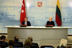 G&uuml;l AB'yi eleştiri yağmuruna tuttu