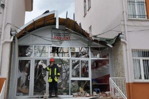 Okulda dehşetin nedeni, desteksiz &ccedil;atı kanadı