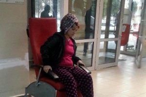 Eski eşini pompalı t&uuml;fekle bacağından vurdu