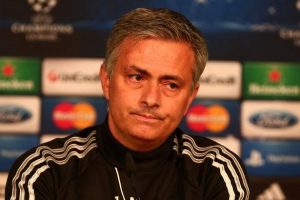 Mourinho kart iddialarını yalanladı