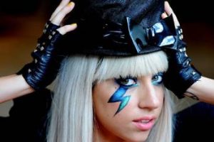 Lady Gaga 1 milyon Doları elinin tersiyle itti