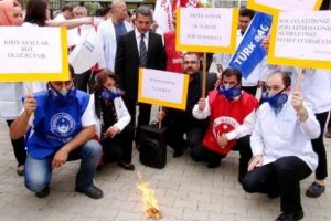 Diş protez teknisyenleri eylemde