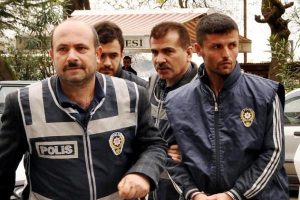 Tartıştığı arkadaşını bı&ccedil;akladı