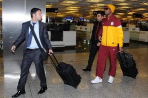 Galatasaray T&uuml;rkiye'ye d&ouml;nd&uuml;