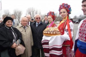 Cemil &Ccedil;i&ccedil;ek Ukrayna'da