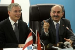 Babalara doğum izni ile ilgili ilk a&ccedil;ıklama