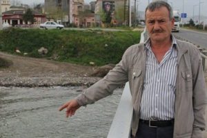 Her g&uuml;n oğluna ait bir par&ccedil;a arıyor!