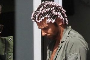 Bradley Cooper sa&ccedil;larıyla g&ouml;renleri şaşırttı