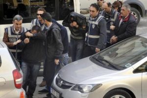 Prezervatifler yakalattı
