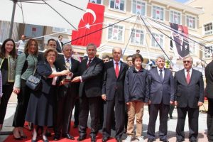 Bursa'da 5 yıldızlı liseyi Arın&ccedil; a&ccedil;tı