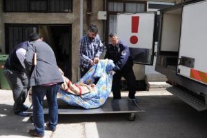 Eşini &ouml;ld&uuml;rd&uuml;kten sonra ihtihar etti