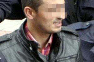 17 yaşındaki kızı ormanlık alana g&ouml;t&uuml;rerek...