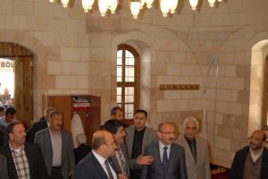 Tarihi cami ibadete a&ccedil;ıldı