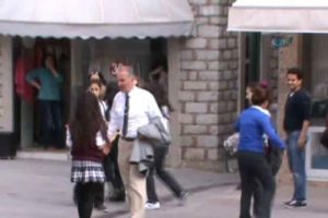 Liseli kızların kavgasını cami imamı ayırdı