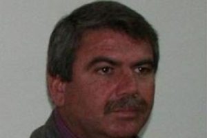 Muhtara evinin &ouml;n&uuml;nde silahlı saldırı