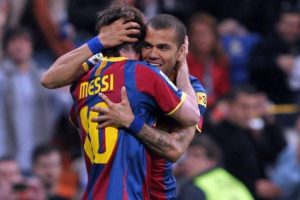 Messi ve Alves bir kez daha şaşırttı!