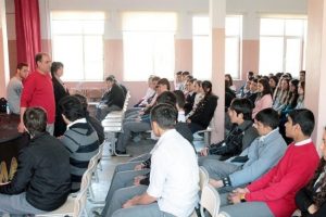 Usta tiyatrocu &ouml;ğrencilerle buluştu