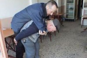 Validen fedakar babaya destek