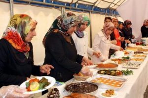 Suriyeli sığınmacılar kermes a&ccedil;tı
