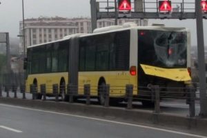 Yine metrob&uuml;s kazası