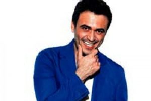 M&uuml;ziğe ve gitarıma aşık bir adamım!