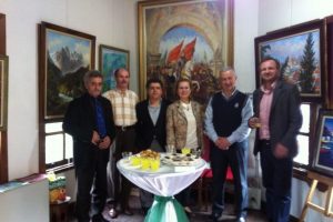 Tarihi k&ouml;pr&uuml;de resim sergisi