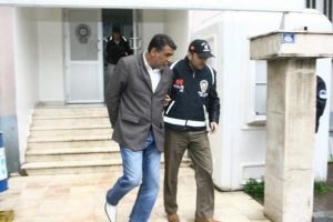 Evlenme vaadiyle 17 yaşındaki kızı ka&ccedil;ırdılar