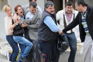 Babanın ardından y&uuml;rek yakan feryatlar