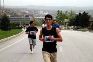 Polisler su&ccedil;lunun peşinden değil, sağlıklı yaşam i&ccedil;in koştu