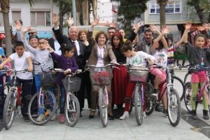 Adalet i&ccedil;in pedal &ccedil;evirdiler