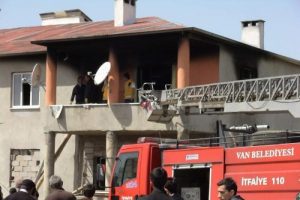 5 yaşındaki &ouml;z&uuml;rl&uuml; kız yanarak &ouml;ld&uuml;