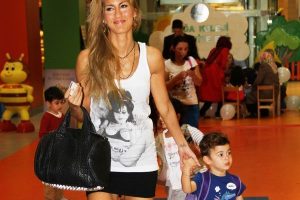&Ccedil;ağla Şikel mini eteğiyle nefes kesti