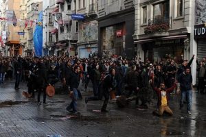 Emek protestosuna &ouml;rg&uuml;tler sızmış