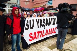 Eylem yapan k&ouml;yl&uuml;ler mahkemelik oldu