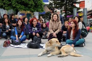 Antalyalı kadınlar kadın cinayetlerini protesto etti