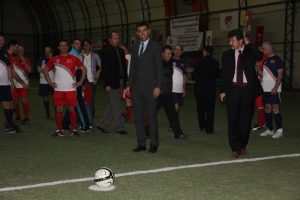 Hakan Ş&uuml;k&uuml;r polise gol attı
