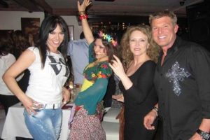 Hollywood yıldızı Winsor Harmon fasılda